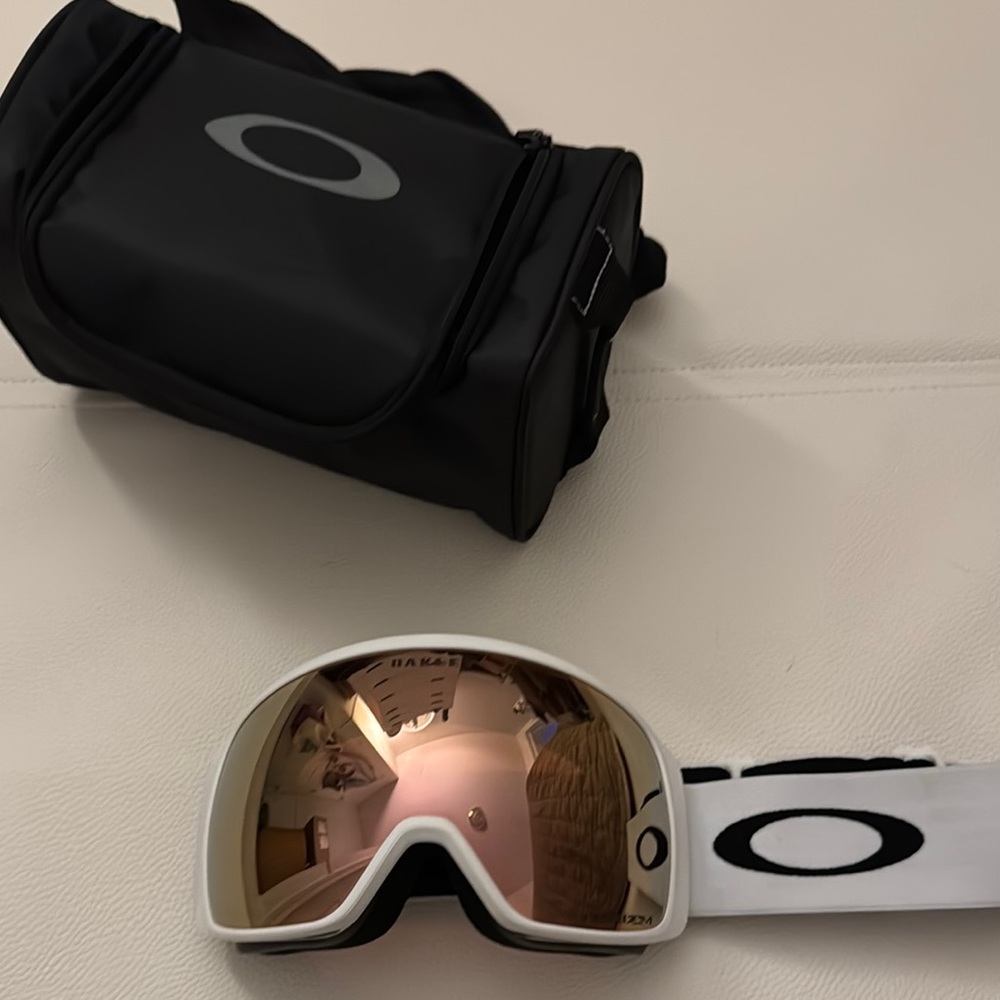 Oakley White Ski Goggles with White Strap